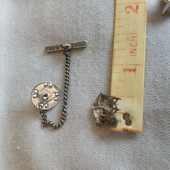 ISLAND HUT HOUSE STERLING SILVER lapel pin or tie TAC Vintage - Picture 3 of 3